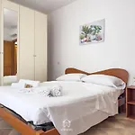 Clarissa House ヴィッラシミーウス